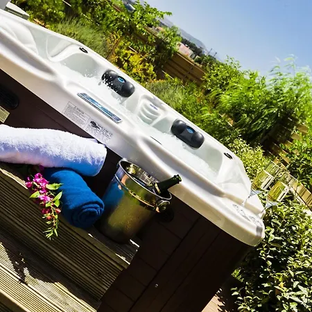 别墅 Extraordinary Rethymno Hantengu 3 Bedrooms Front Private Outdoor Swimming Pool And Hot Tub *