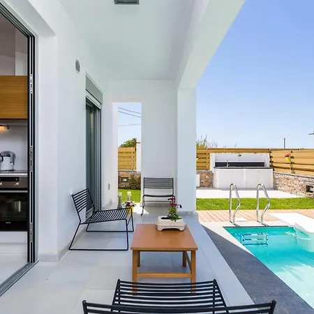 Villa Extraordinary Rethymno Hantengu 3 Bedrooms Front Private Outdoor Swimming Pool And Hot Tub *